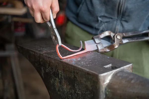 Fabriquez votre couteau brut de forge sur une journée avec Jean-François - Image n°3 - Wecandoo