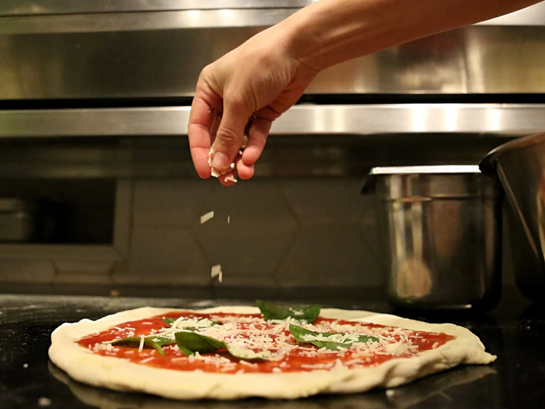 Réalisez votre pizza avec Jo et son équipe - Image n°3 - Wecandoo