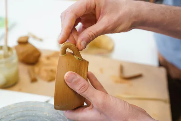 Découvrez le travail de l'argile et initiez-vous au tour de potier avec Henri - Image n°4 - Wecandoo