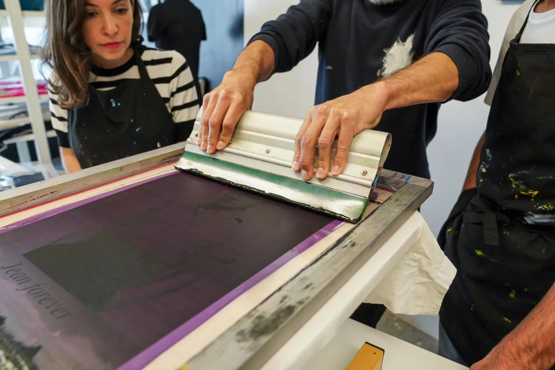 Stimulez votre équipe et sérigraphiez vos affiches en groupe sur une journée - Image n°3 - Wecandoo