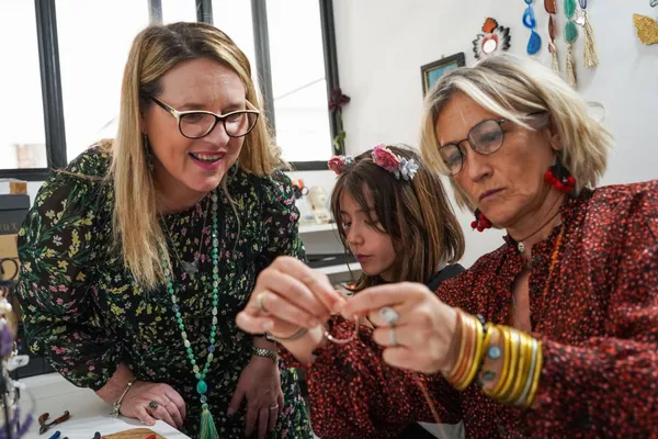 Tissez du métal pour réaliser vos créoles - Image n°3 - Wecandoo