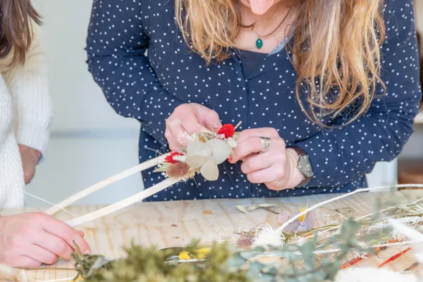 Créez votre couronne de fleurs séchées - Afbeelding nr. 3 - Wecandoo