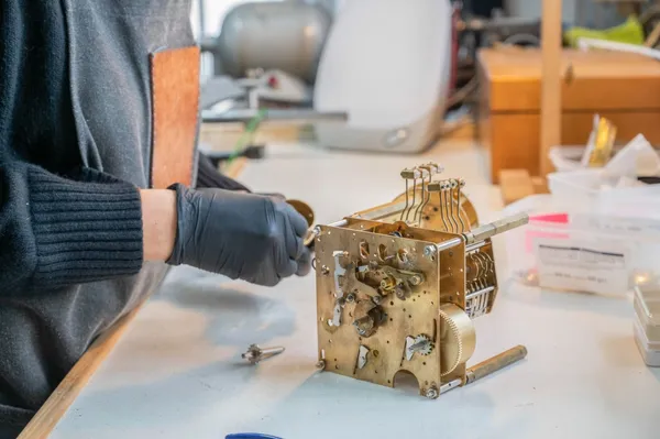 Initiez-vous à l'horlogerie ancienne - Image n°3 - Wecandoo