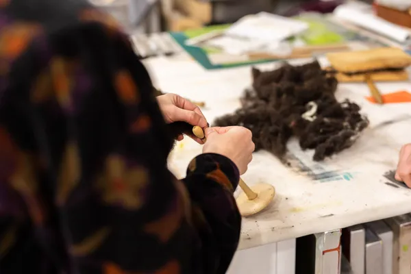 Initiez-vous au travail de la laine de la fibre à la bobine - Image n°3 - Wecandoo