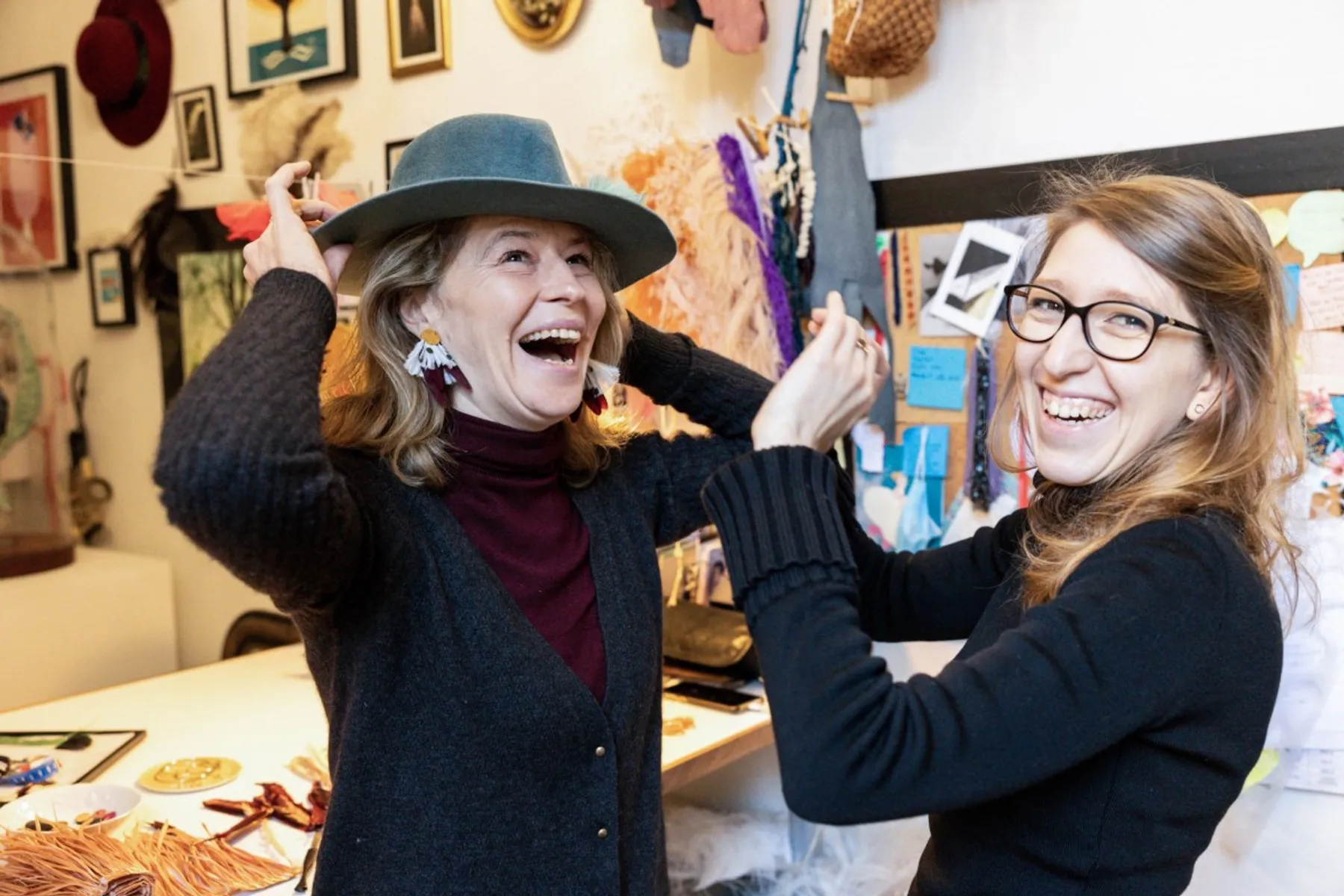 Habillez de plumes le chapeau en feutre de votre choix - Image n°2 - Wecandoo