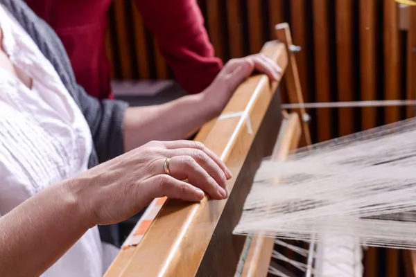 Initiez-vous au tissage sur métier à cadres - Image n°3 - Wecandoo