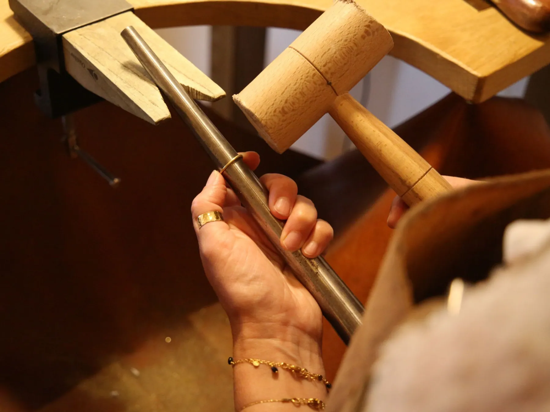 Réalisez votre jonc martelé en laiton - Image n°4 - Wecandoo