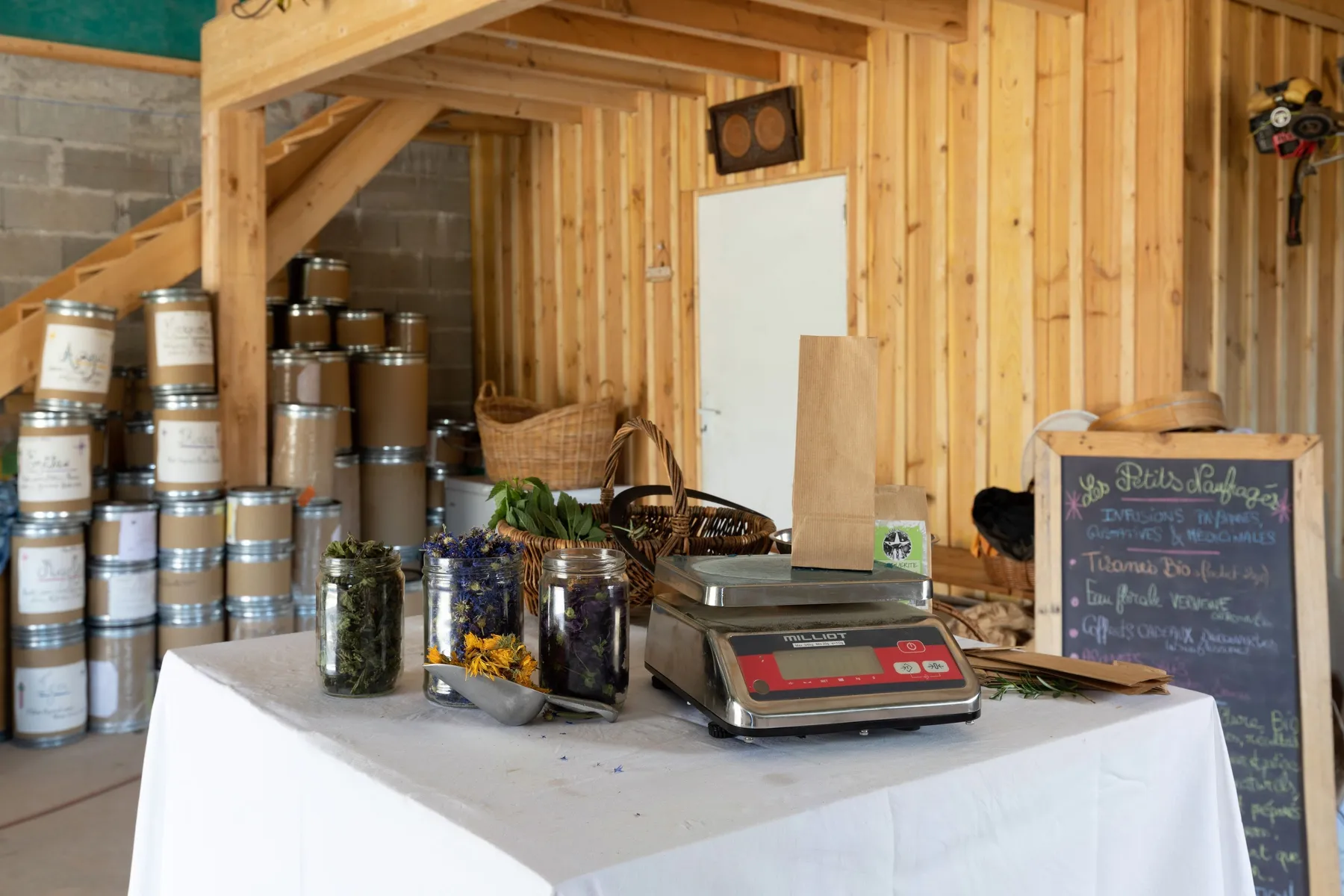 Découvrez la vie de paysanne herboriste - Image n°1 - Wecandoo