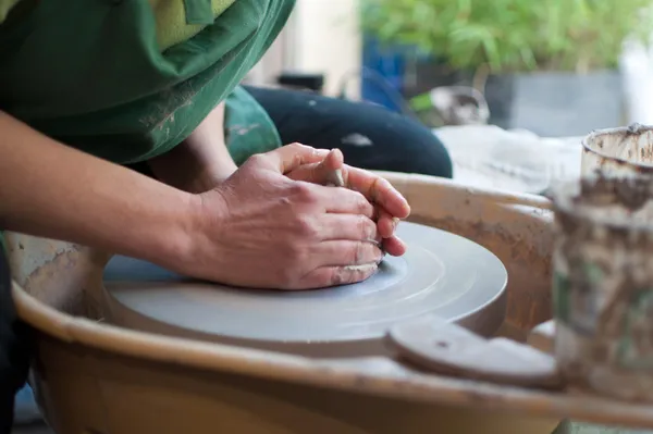 Initiez-vous au tour de céramiste - Image n°3 - Wecandoo