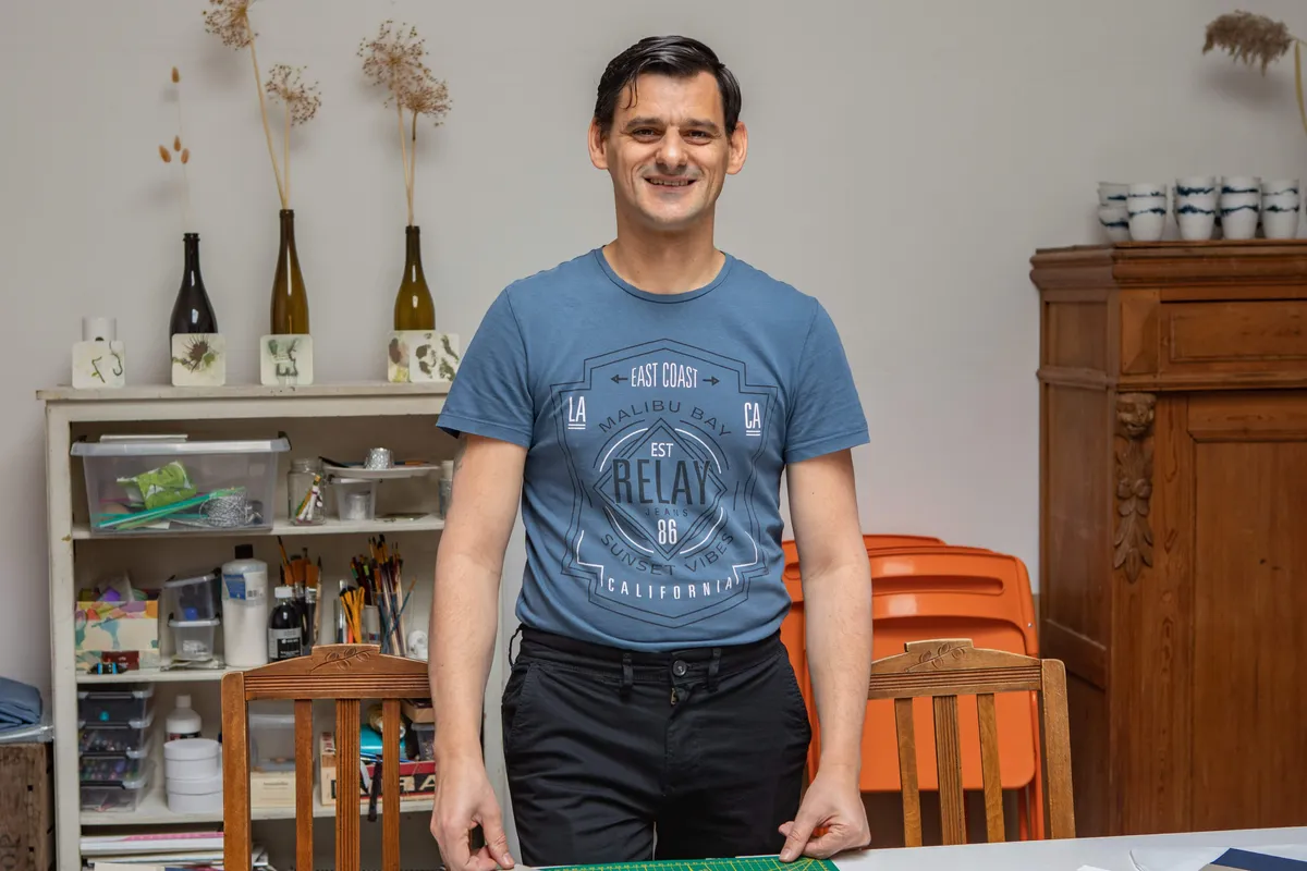 Luis: Bookbinder in Bruxelles