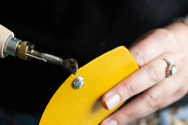 Créez votre porte-monnaie en cuir - Image n°4 - Wecandoo