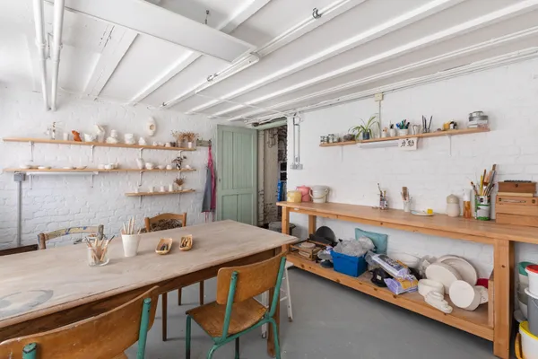 Modelez votre trio de pièces uniques en porcelaine - Image n°1 - Wecandoo