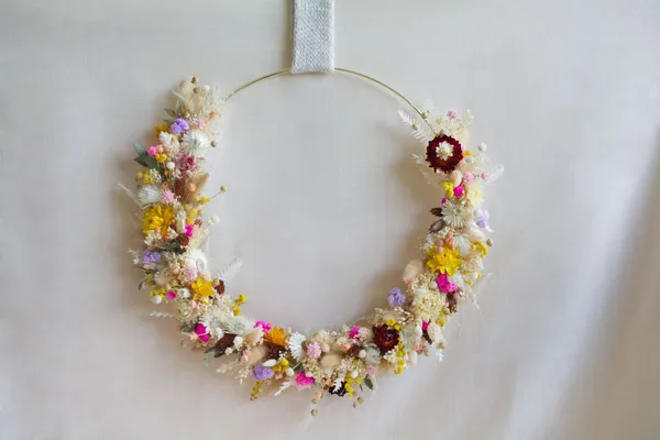 Wecandoo - Réalisez votre couronne murale en fleurs séchées