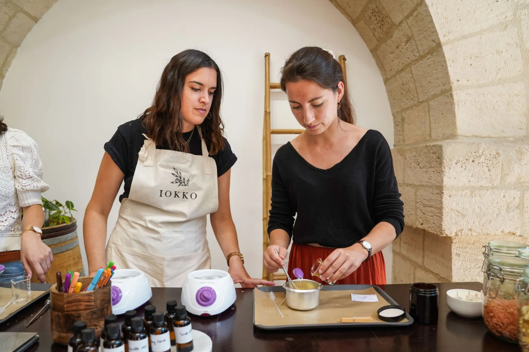 Fabriquez vos deux bougies parfumées avec Julie - Image n°2 - Wecandoo