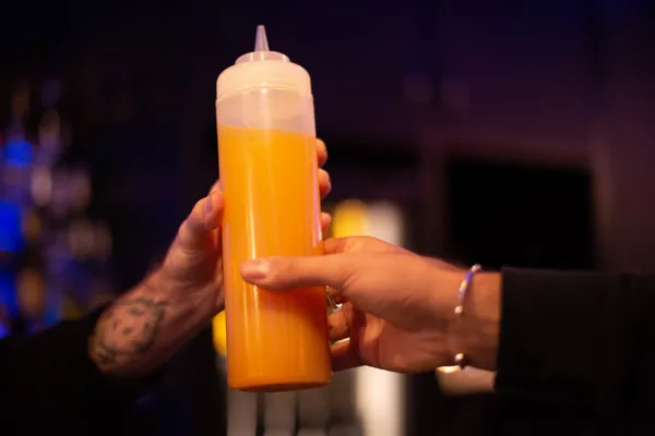 Surprenez votre équipe dans une initiation à la mixologie, réalisez des cocktails uniques et dégustez-les avec du saumon - Afbeelding nr. 2 - Wecandoo