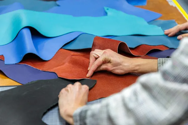 Fabriquez une pochette-enveloppe en cuir - Afbeelding nr. 2 - Wecandoo