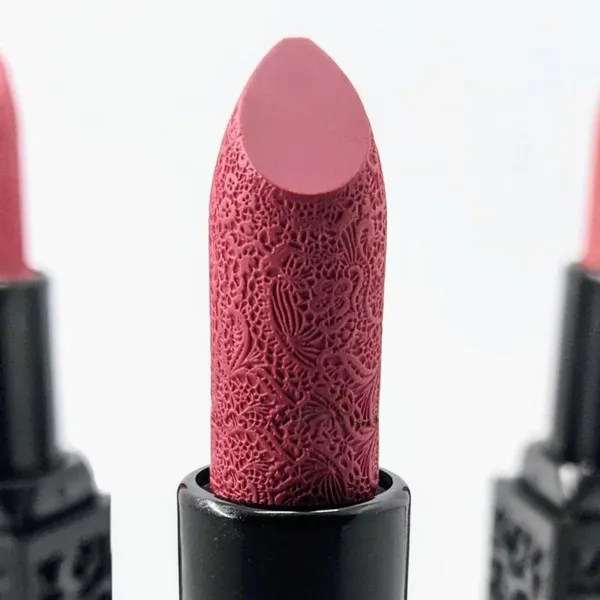 Créez votre rouge à lèvres dentelle et votre vernis - Image n°4 - Wecandoo