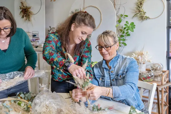 Fabriquez votre couronne de fleurs séchées - Image n°4 - Wecandoo