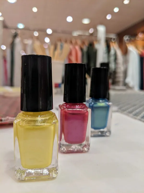 Wecandoo - Créez votre rouge à lèvres dentelle et votre vernis