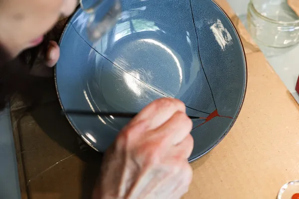 Initiez-vous aux techniques traditionnelles du kintsugi sur 4 sessions - Image n°1 - Wecandoo