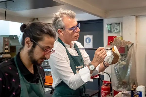 Patinez une paire unique de souliers de ville en cuir - Image n°2 - Wecandoo