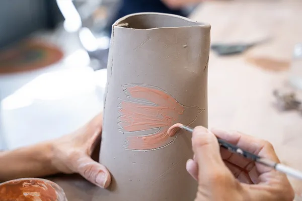 Modelez votre pichet en faïence - Image n°4 - Wecandoo