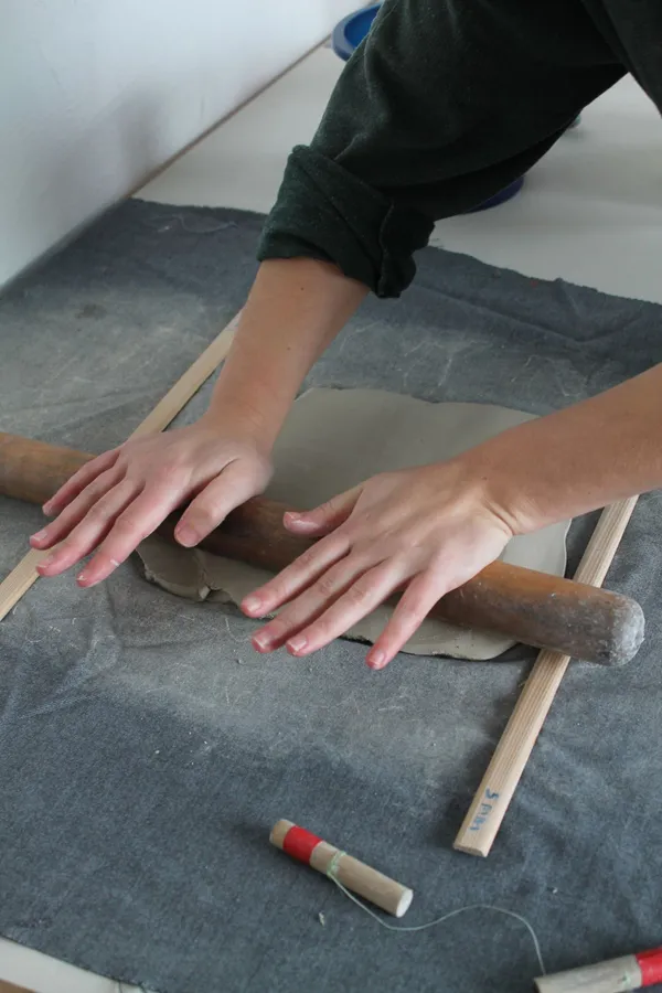 Modelez deux assiettes à dessert en famille - Afbeelding nr. 3 - Wecandoo