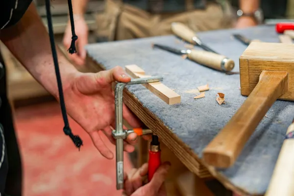 Initiez-vous aux assemblages traditionnels du bois avec Michel - Image n°3 - Wecandoo