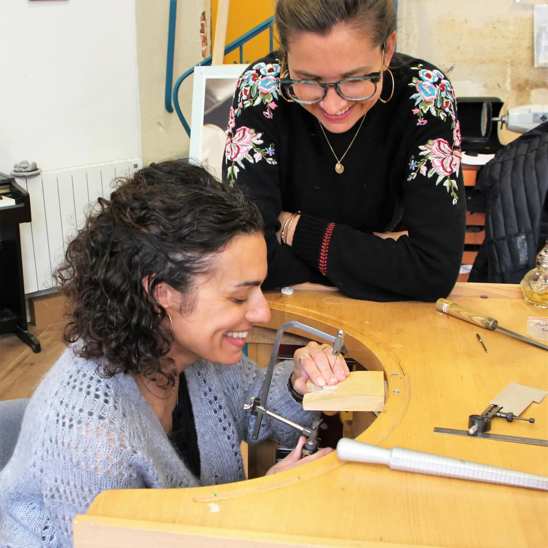 Concevez vos créoles en argent plaqué or - Image n°2 - Wecandoo