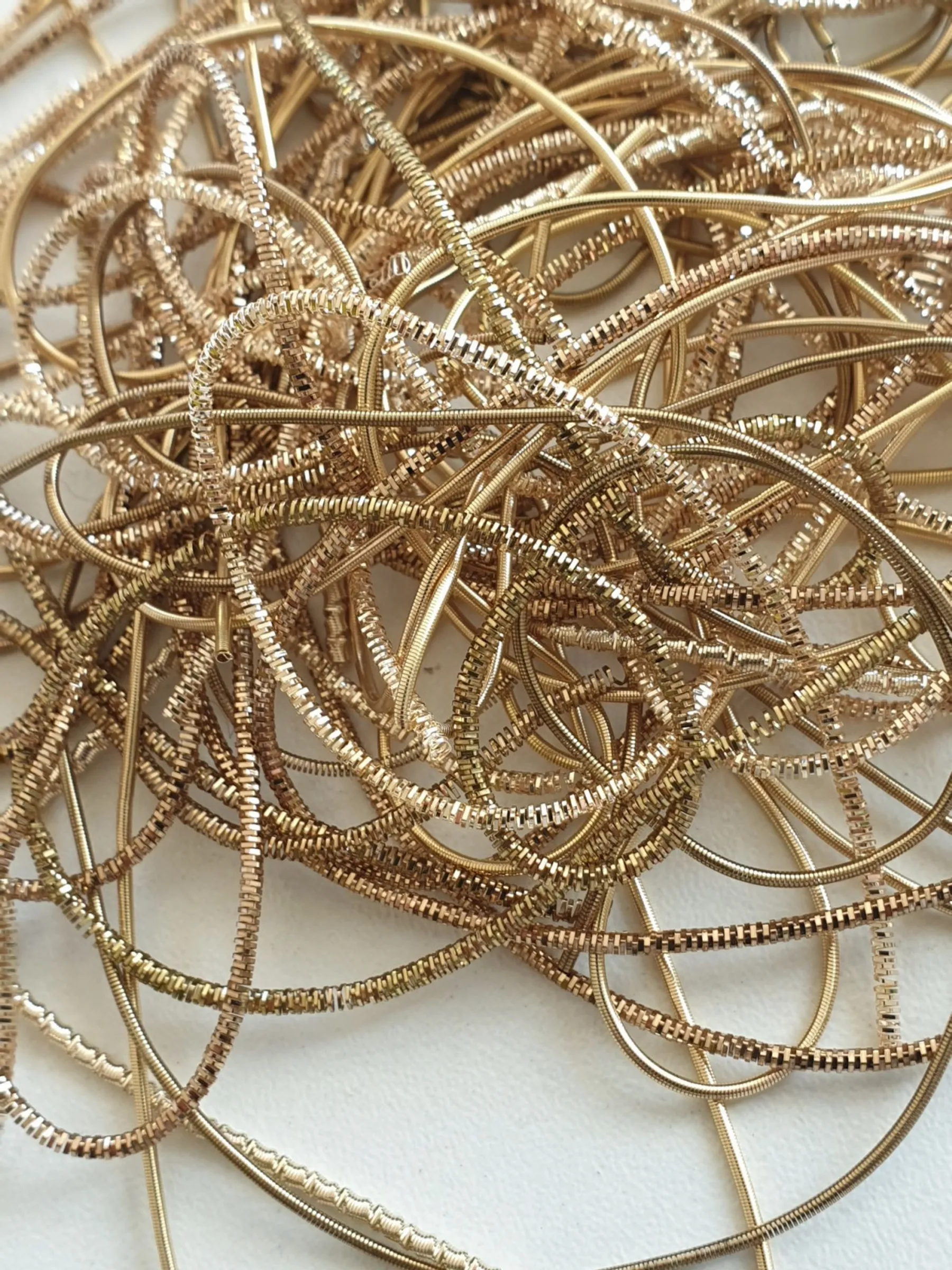 Brodez votre mouchoir ancien au fil d'or - Image n°3 - Wecandoo