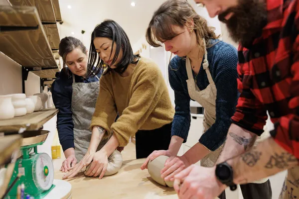 Tournez votre set de thé en porcelaine et dégustez un thé traditionnel avec Yin - Image n°3 - Wecandoo