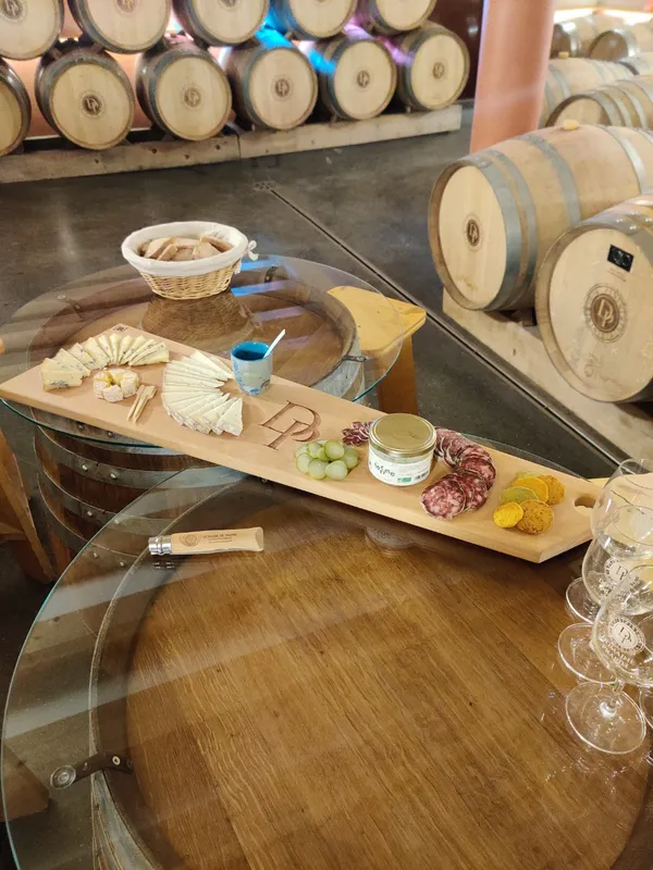 Réunissez votre équipe dans un domaine viticole en biodynamie et dégustez sept vins autour d'un mâchon lyonnais - Image n°4 - Wecandoo