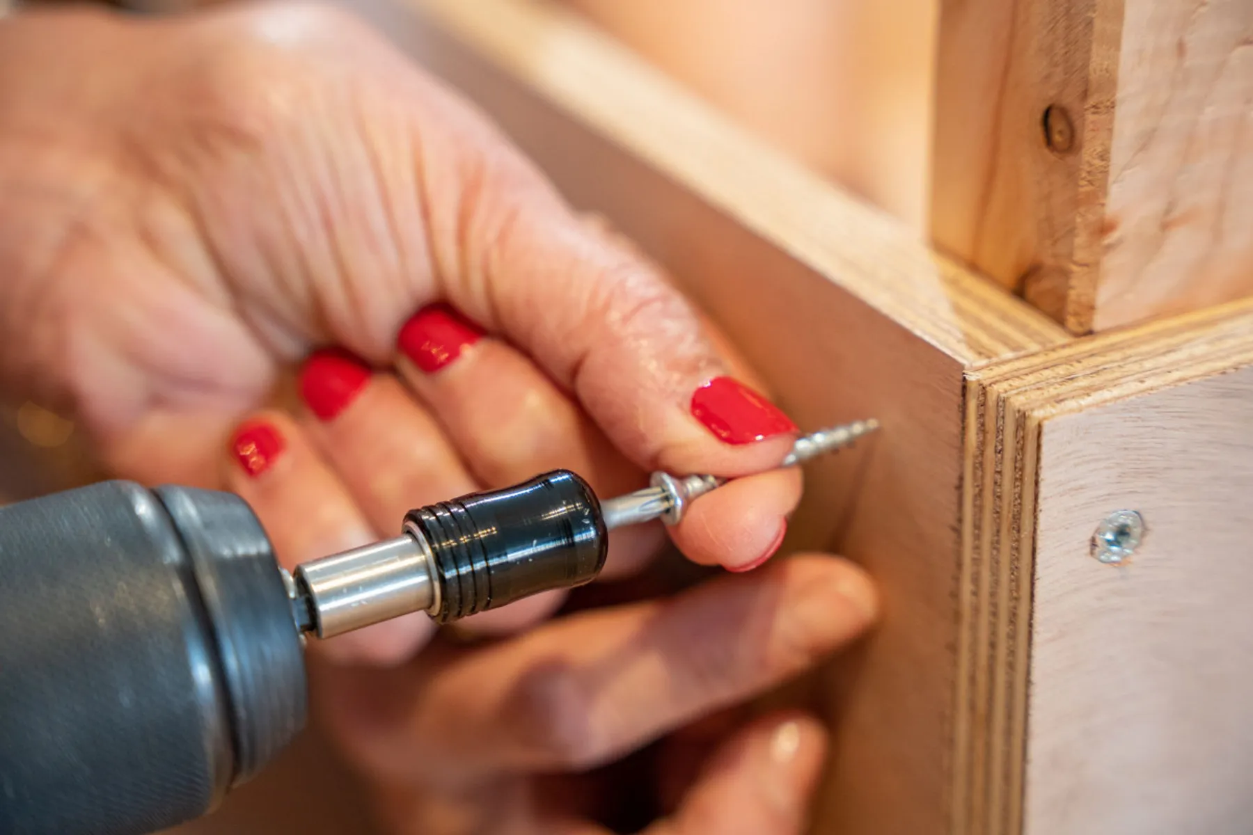 Tapissez votre tabouret capitonné - Image n°2 - Wecandoo