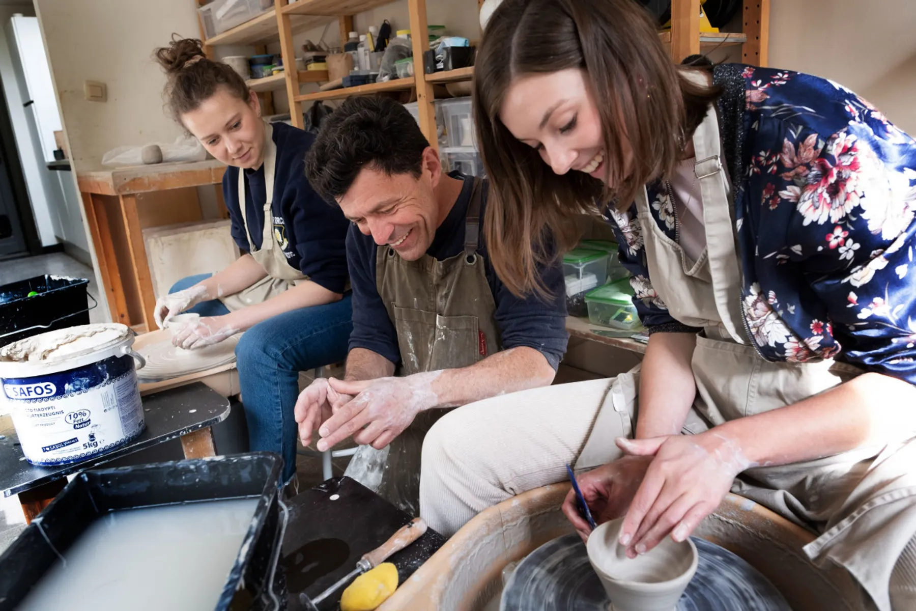 Initiez-vous au tour de potier et fabriquez votre tasse et votre bol avec Dieter - Image n°4 - Wecandoo