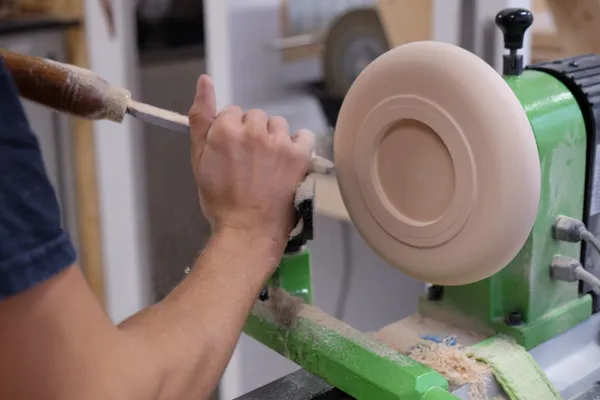 Wecandoo - Fabriquez une assiette au tour à bois