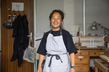 Laura : Relieuse à Paris