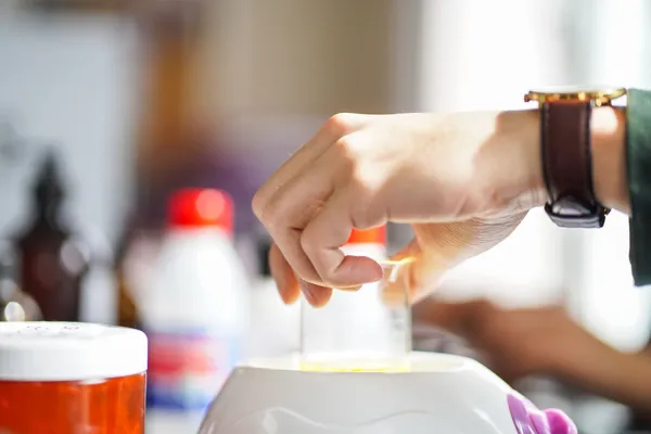 Créez votre crème visage sur mesure - Image n°3 - Wecandoo