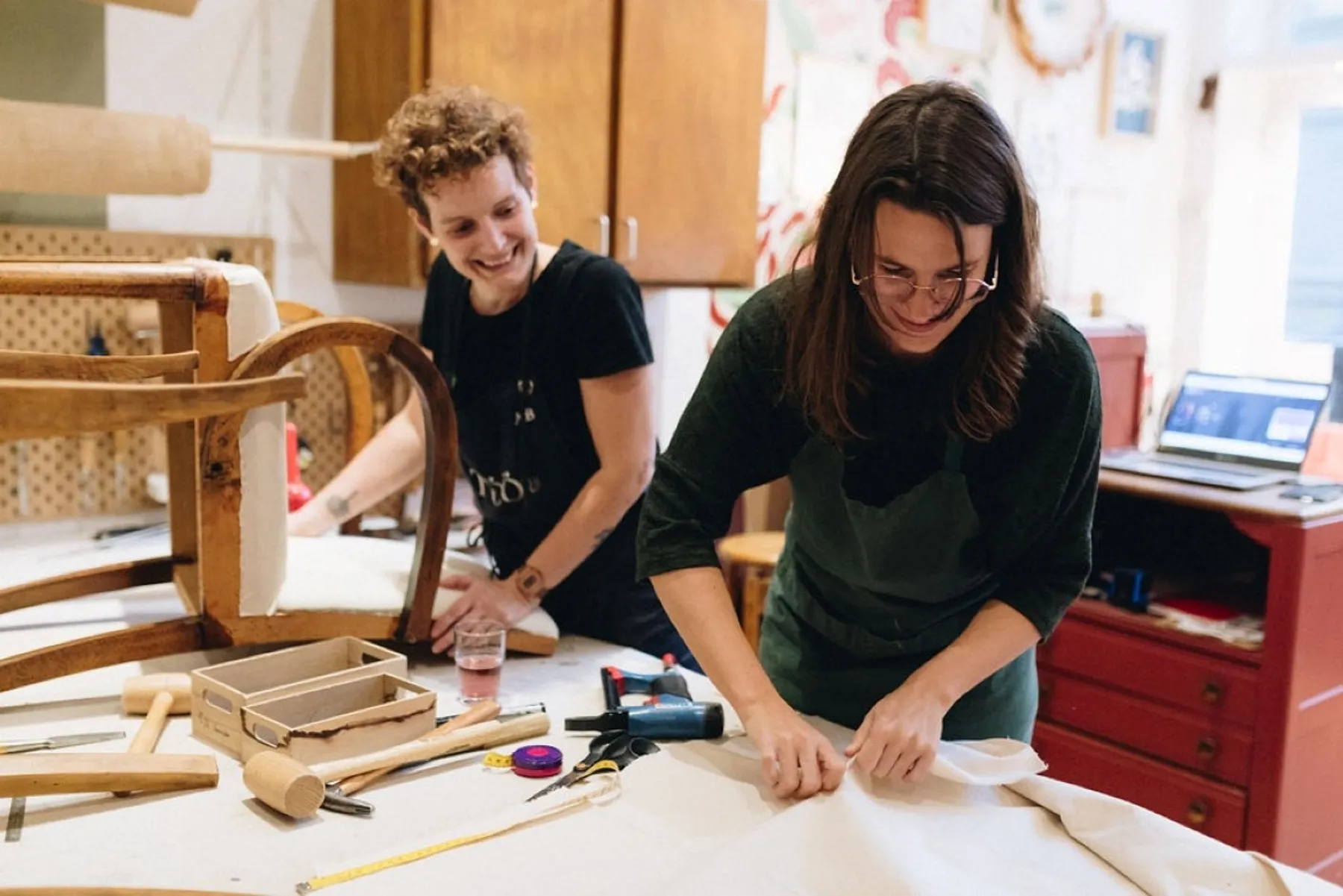Initiez-vous à la tapisserie d'ameublement au cœur de la Croix-Rousse - Image n°2 - Wecandoo
