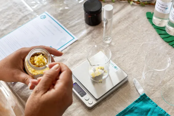 Créez votre rouge à lèvre et son démaquillant - Image n°2 - Wecandoo