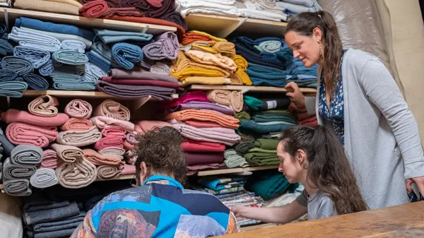 Confectionnez votre courtepointe en lin garnie de laine sur une journée - Image n°2 - Wecandoo