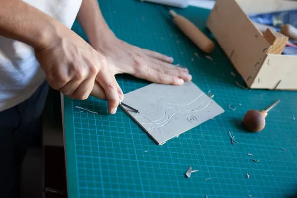 Créez vos cartes en relief grâce à la linogravure - Image n°3 - Wecandoo
