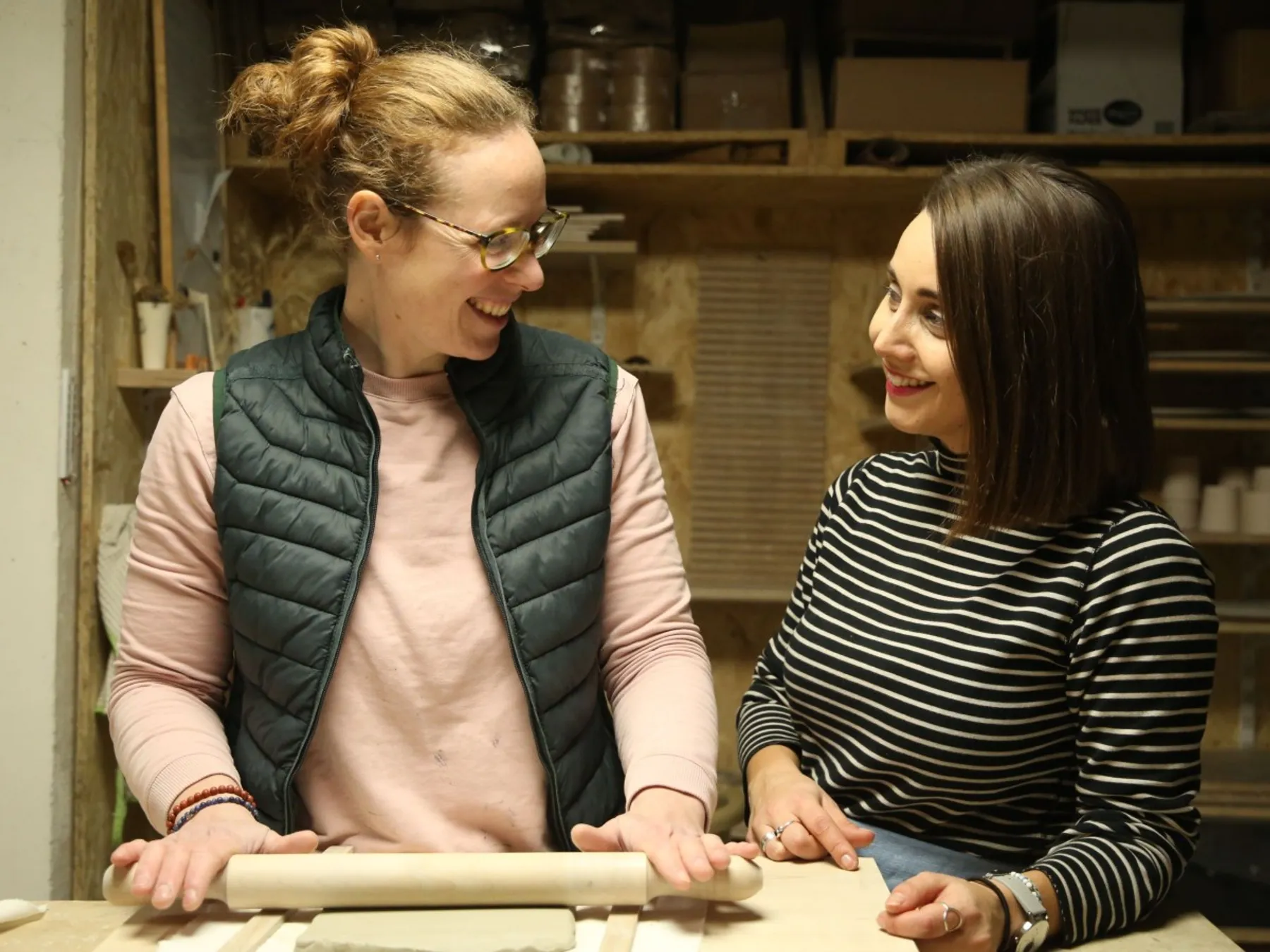 Modelez et décorez à la gravure votre duo d'assiettes - Image n°2 - Wecandoo