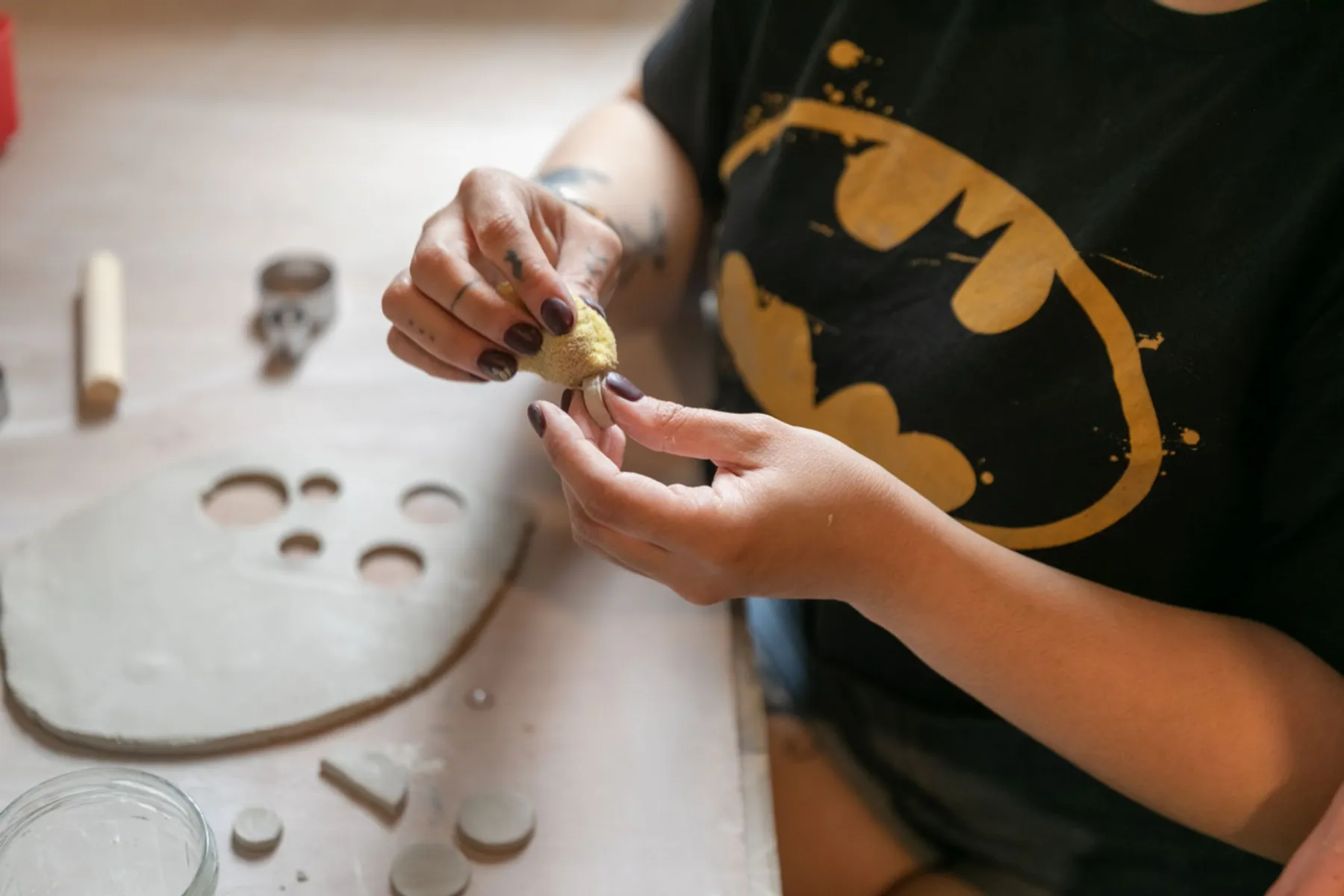 Modelez vos boucles d'oreilles en céramique - Image n°3 - Wecandoo