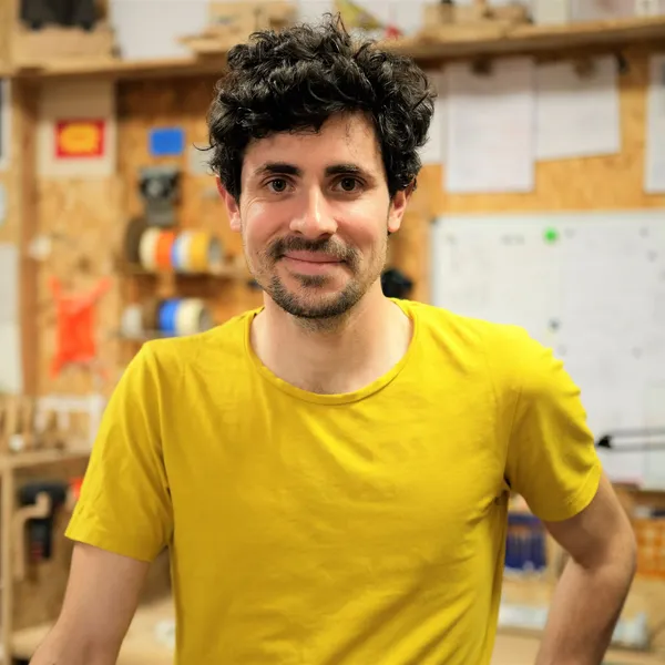 Corentin : Créateur de Jouets et de Dispositifs Interactifs à Toulouse