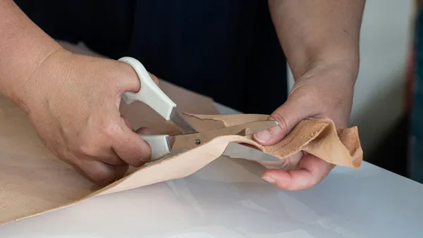 Initiez-vous au travail du cuir et réalisez votre petite maroquinerie - Image n°3 - Wecandoo