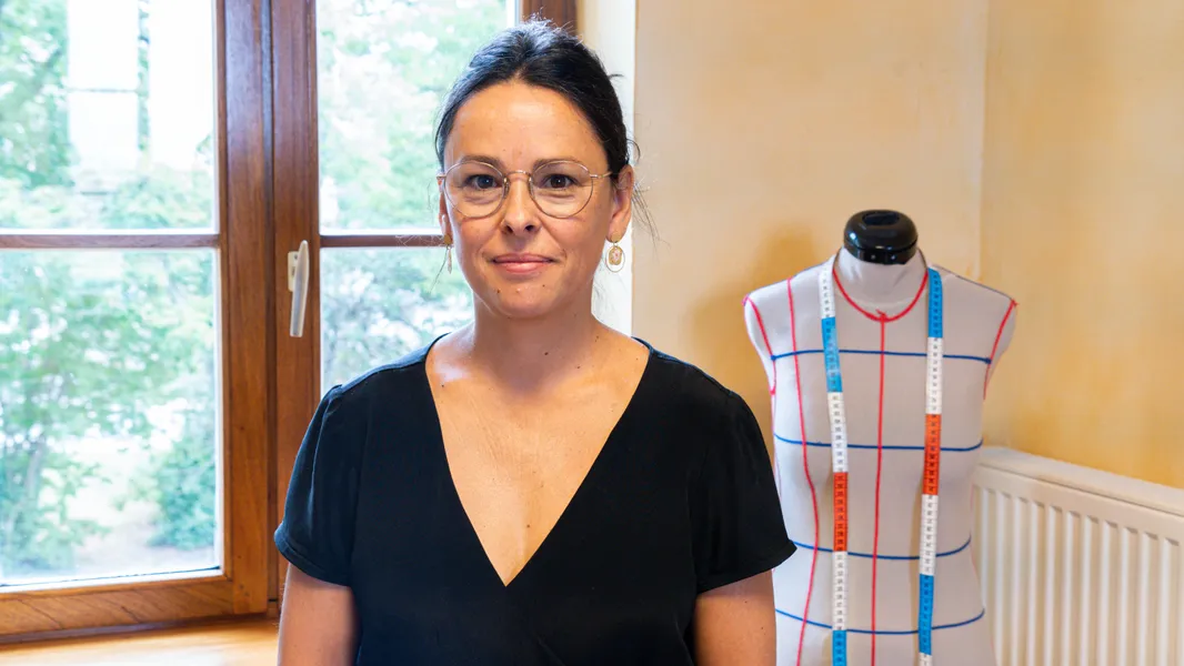 Carine : Couturière à Montvendre