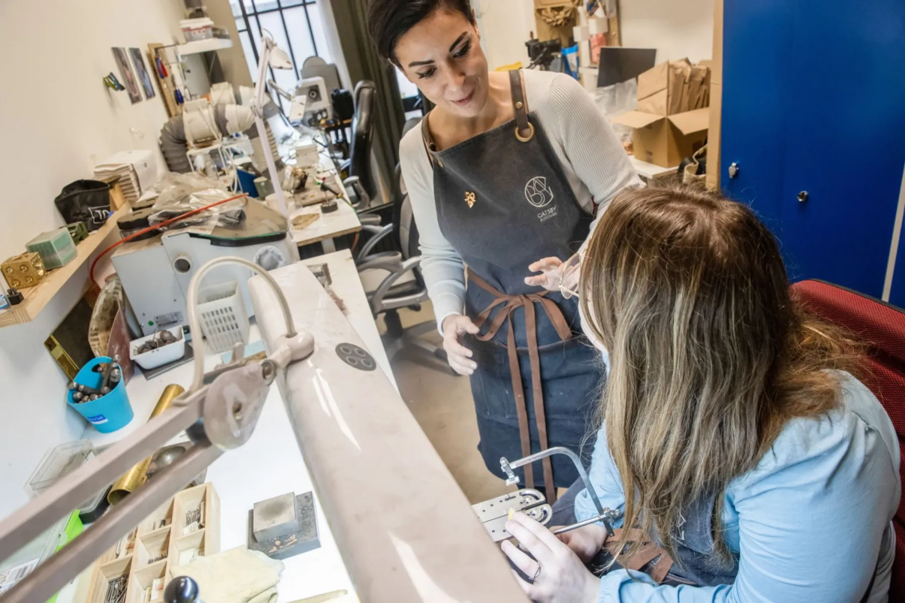 Créez vos boucles d'oreilles personnalisées en laiton plaqué or ou plaqué argent - Image n°1 - Wecandoo