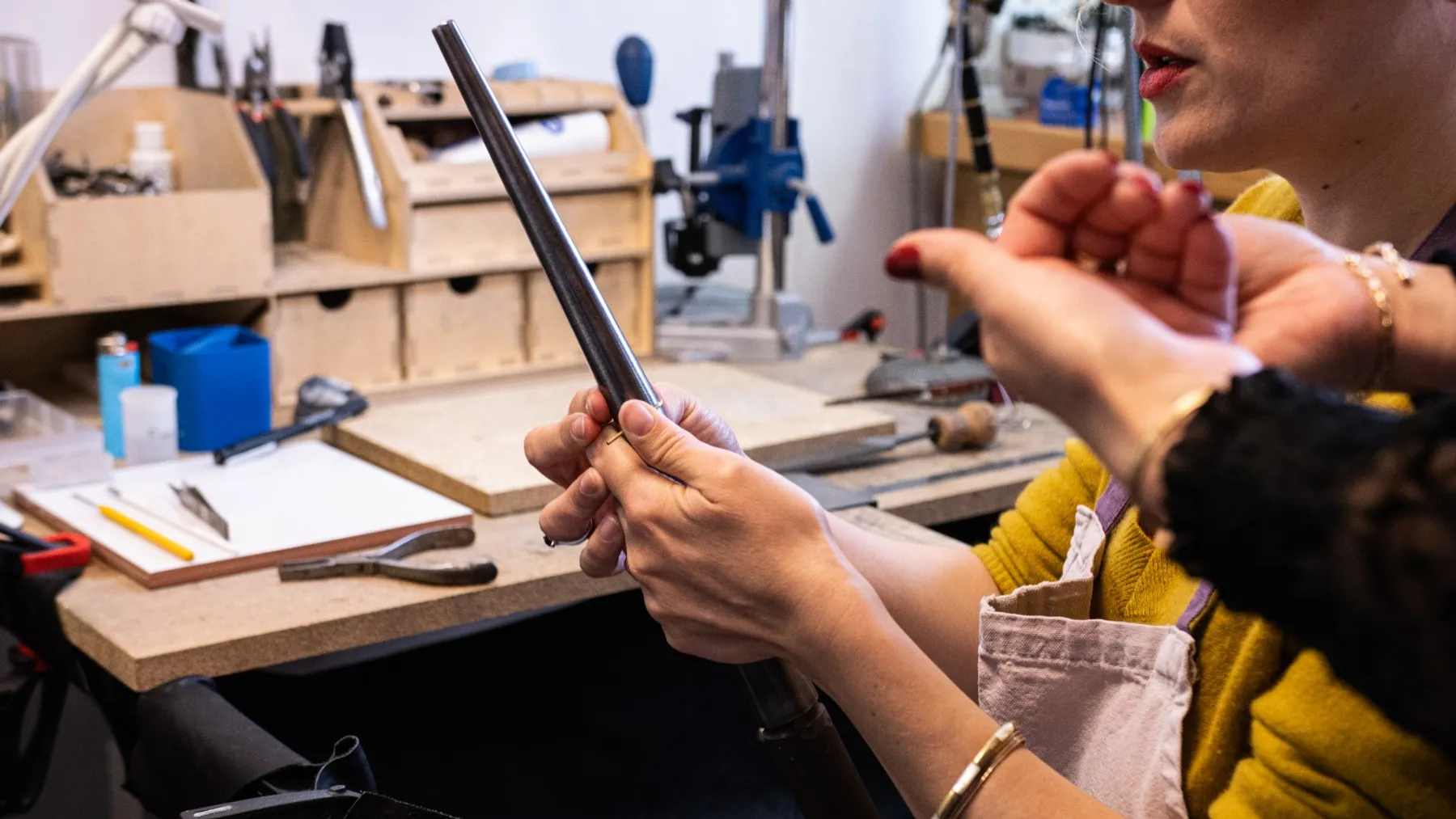 Réalisez vos boucles d'oreille en laiton dorées à l'or fin - Image n°1 - Wecandoo