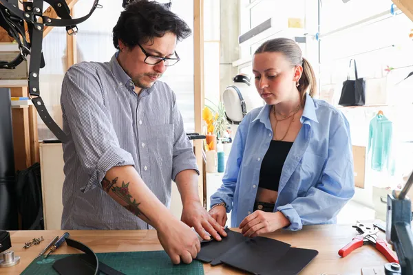 Réalisez votre sac à appareil photo en cuir recyclé - Image n°2 - Wecandoo