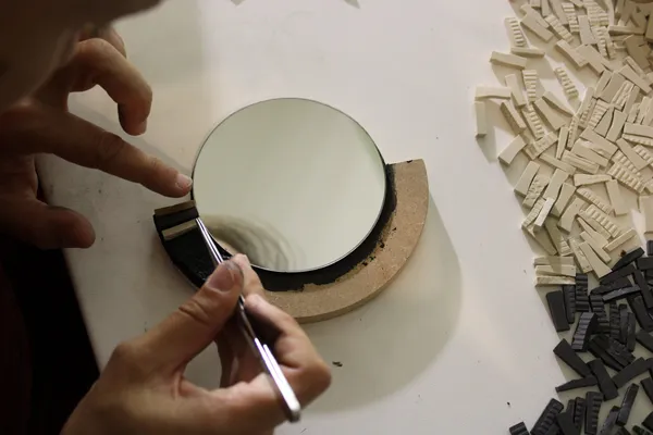 Créez votre miroir en mosaïque - Image n°3 - Wecandoo